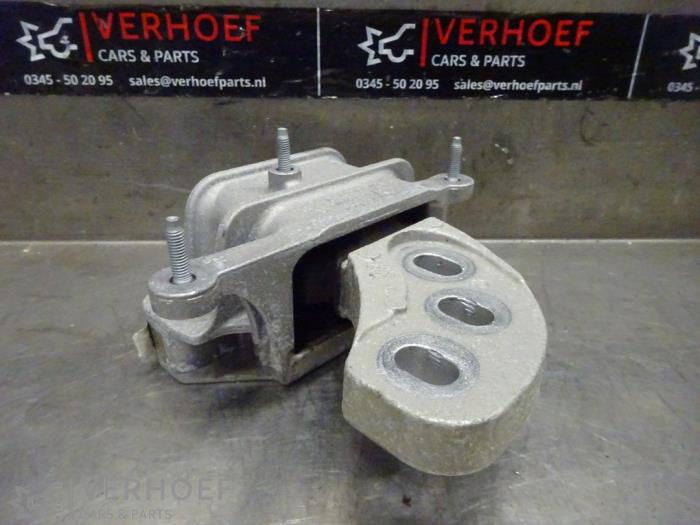 Used Engine mount Ford Fiesta 7 1.0 EcoBoost 12V 100 Price on request offered by Verhoef Cars & Parts