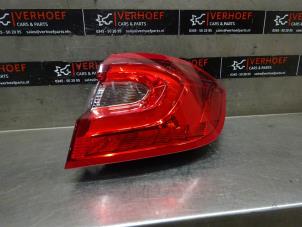 Używane Tylne swiatlo pozycyjne prawe Ford Fiesta 7 1.0 EcoBoost 12V 100 Cena € 150,00 Procedura marży oferowane przez Verhoef Cars & Parts
