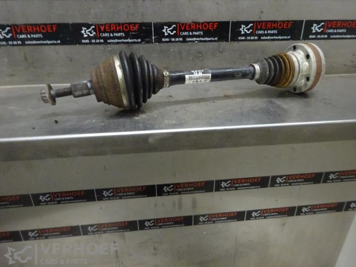 Gebrauchte Antriebswelle links vorne Volkswagen Golf Plus (5M1/1KP) 1.4 TSI 122 16V Preis € 50,00 Margenregelung angeboten von Verhoef Cars & Parts