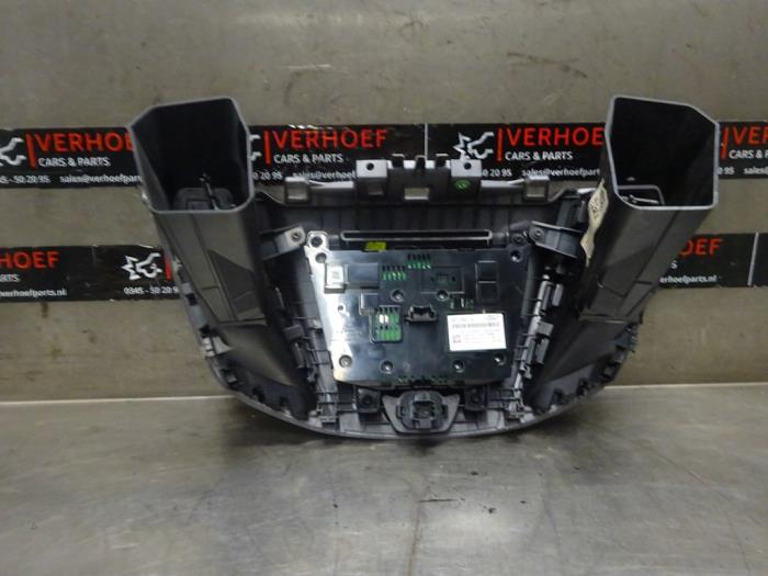Unidad de control multimedia de un Ford Transit 2.0 TDCi 16V Eco Blue 130 2019