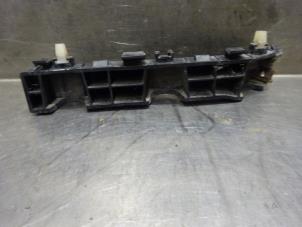 Used Front bumper bracket, left Kia Rio III (UB) 1.2 CVVT 16V Price on request offered by Verhoef Cars & Parts