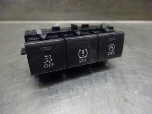 Used Start/stop switch Peugeot Expert (VA/VB/VE/VF/VY) 1.6 Blue HDi 115 Price € 60,50 Inclusive VAT offered by Verhoef Cars & Parts