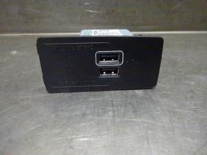 Used AUX / USB connection Volvo V60 II (ZW) 2.0 T4 16V Price on request offered by Verhoef Cars & Parts