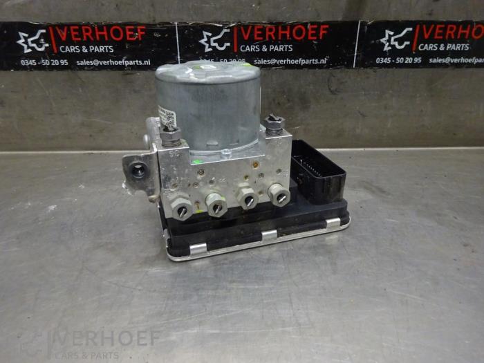 Usagé Pompe ABS Volvo V60 II (ZW) 2.0 T4 16V Prix € 250,00 Règlement à la marge proposé par Verhoef Cars & Parts