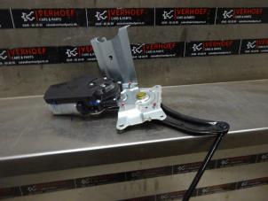 Used Tailgate motor Mitsubishi Outlander (GF/GG) 2.0 16V 4x2 Price € 175,00 Margin scheme offered by Verhoef Cars & Parts