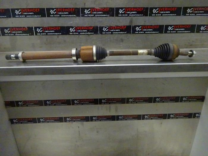 Front drive shaft, right from a Renault Clio IV (5R) 0.9 Energy TCE 90 12V 2015