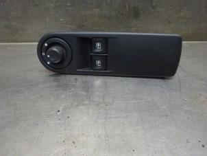 Used Multi-functional window switch Renault Clio IV (5R) 0.9 Energy TCE 90 12V Price on request offered by Verhoef Cars & Parts