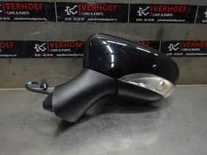 Used Wing mirror, left Renault Clio IV (5R) 0.9 Energy TCE 90 12V Price on request offered by Verhoef Cars & Parts