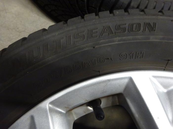 Sport rims set + tires from a Kia Ceed Sportswagon (CDF) 1.0i T-GDi 12V 2022