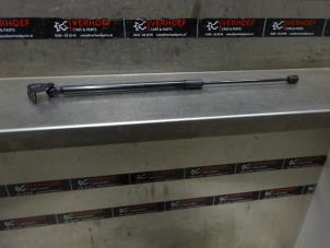 Used Rear gas strut, left Kia Ceed Sportswagon (CDF) 1.0i T-GDi 12V Price on request offered by Verhoef Cars & Parts