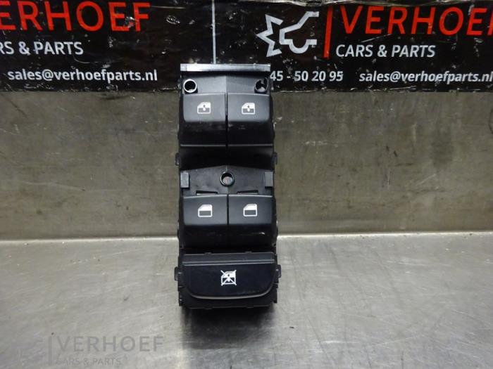 Usados Interruptor combinado de ventanillas Kia Ceed Sportswagon (CDF) 1.0i T-GDi 12V Precio € 50,00 Norma de margen ofrecido por Verhoef Cars & Parts
