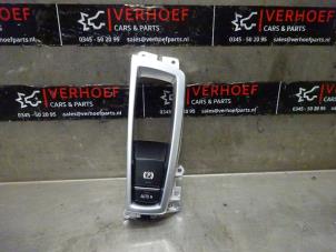 Gebrauchte Handbremse Schalter BMW 5 serie (F10) 520i 16V Preis auf Anfrage angeboten von Verhoef Cars & Parts