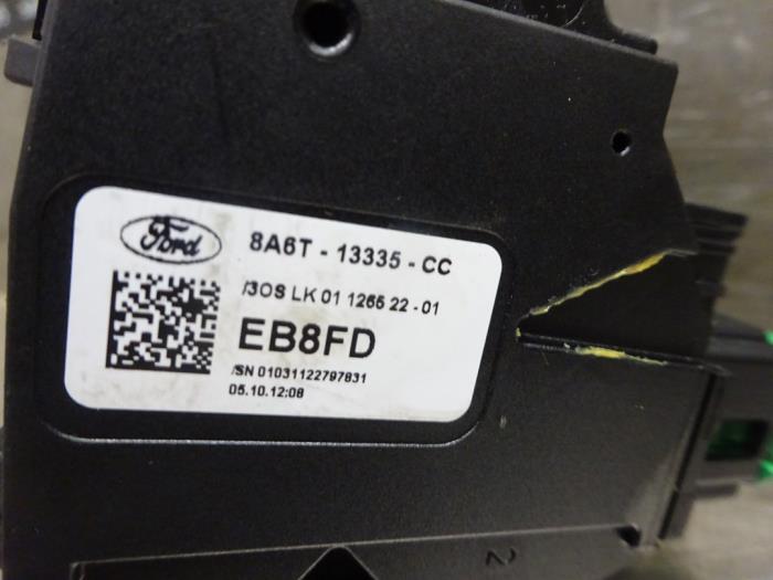 Interruptor de indicador de dirección de un Ford Fiesta 6 (JA8) 1.25 16V 2012