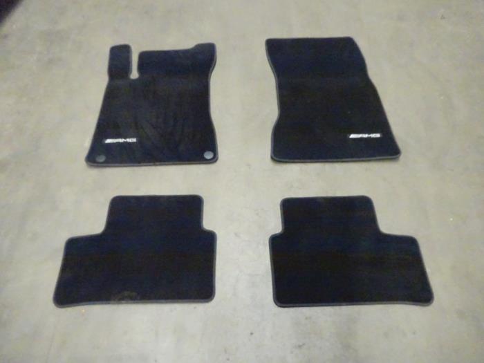 Set of mats from a Mercedes-Benz CLA Shooting Brake (118.6) 2.0 CLA-250 Turbo 16V 2019