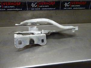 Used Bonnet Hinge Mercedes CLA Shooting Brake (118.6) 2.0 CLA-250 Turbo 16V Price on request offered by Verhoef Cars & Parts