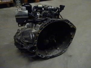 Used Gearbox Nissan NV 400 (M9J) 2.3 dCi 170 16V Price on request offered by Verhoef Cars & Parts