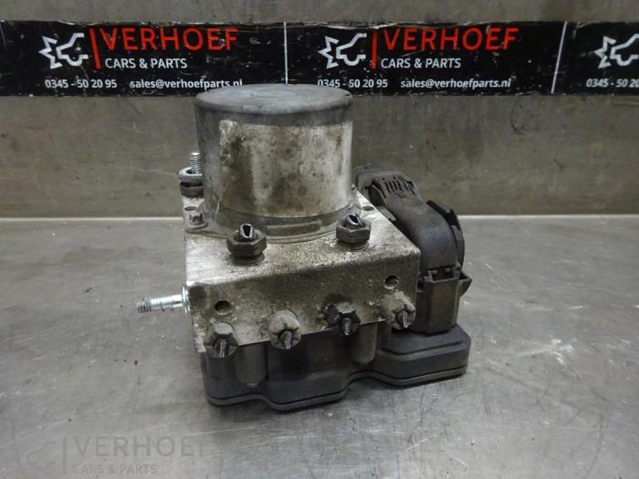 Usagé Bloc ABS Nissan NV 400 (M9J) 2.3 dCi 170 16V Prix sur demande proposé par Verhoef Cars & Parts