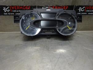 Used Instrument panel Renault Captur (2R) 1.5 Energy dCi 90 FAP Price on request offered by Verhoef Cars & Parts