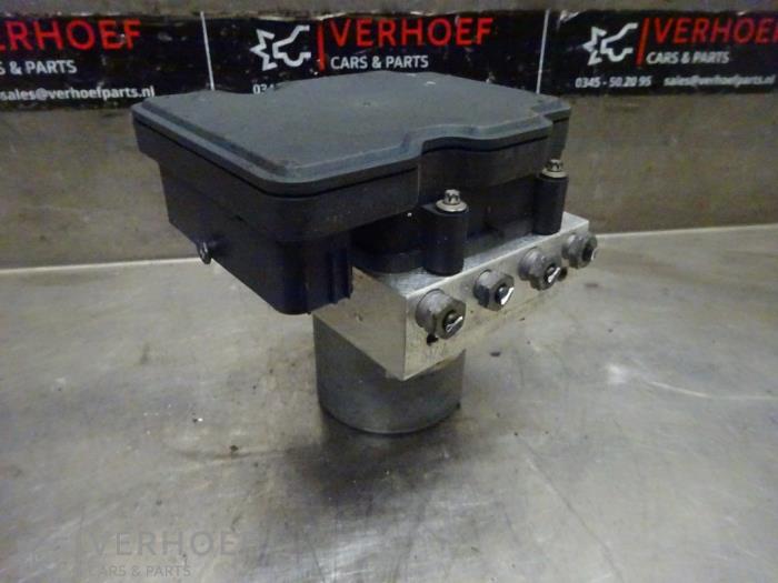 Usagé Bloc ABS Mercedes CLA Shooting Brake (118.6) 2.0 CLA-250 Turbo 16V Prix € 211,75 Prix TTC proposé par Verhoef Cars & Parts