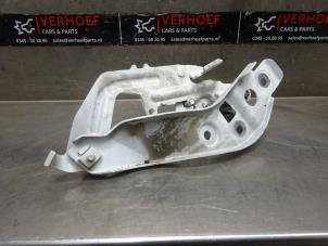 Used Bonnet Hinge Mercedes CLA Shooting Brake (118.6) 2.0 CLA-250 Turbo 16V Price on request offered by Verhoef Cars & Parts