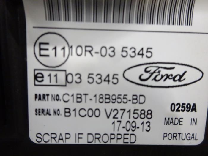 Anzeige Innen van een Ford Fiesta 6 (JA8) 1.25 16V 2013