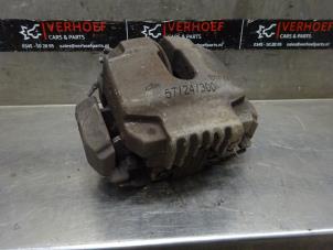 Used Front brake calliper, left BMW 3 serie Touring (E91) 318i 16V Price on request offered by Verhoef Cars & Parts