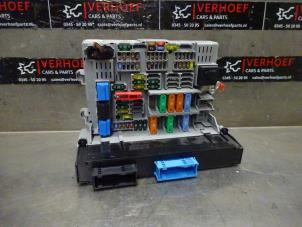 Used Fuse box BMW 3 serie Touring (E91) 318i 16V Price on request offered by Verhoef Cars & Parts