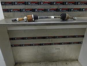 Used Front drive shaft, right Nissan Leaf (ZE1) 40kWh Price € 225,00 Margin scheme offered by Verhoef Cars & Parts