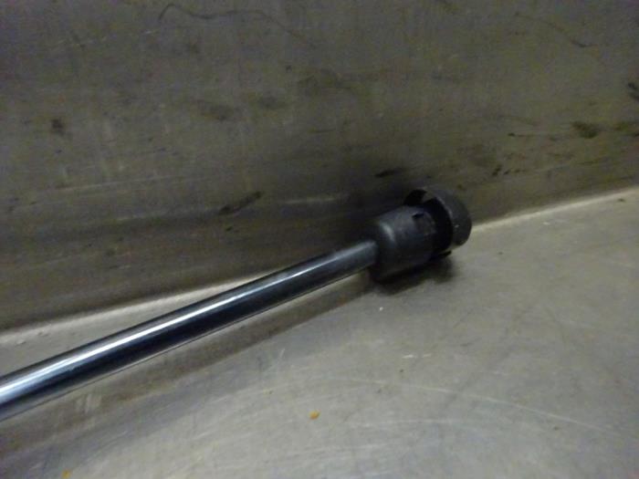 Rear gas strut, right from a Toyota Corolla Touring Sport (E21/EH1) 1.8 16V Hybrid 2023