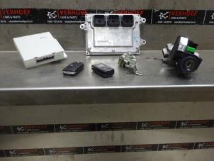 Używane Zestaw wkladek zamka (kompletny) Honda CR-V (RE/RM) 2.0 16V Cena na żądanie oferowane przez Verhoef Cars & Parts