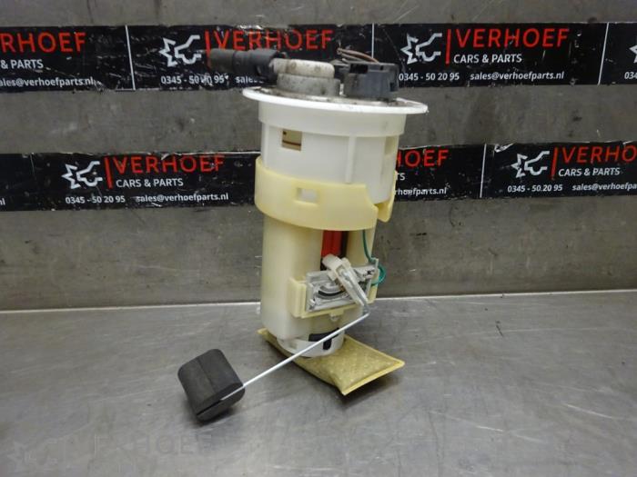 Used Petrol pump Toyota Yaris (P1) 1.3 16V VVT-i Price on request offered by Verhoef Cars & Parts