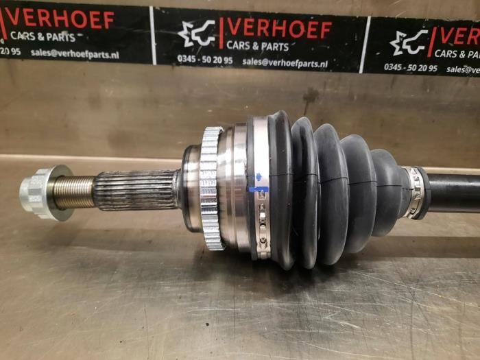 Antriebswelle links vorne van een Toyota Corolla Verso (R10/11) 1.6 16V VVT-i 2006