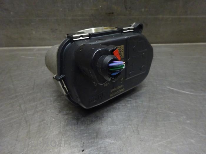 Usagé Boitier papillon Volkswagen Golf VIII (CD1) 1.5 eTSI 16V Prix € 75,00 Règlement à la marge proposé par Verhoef Cars & Parts