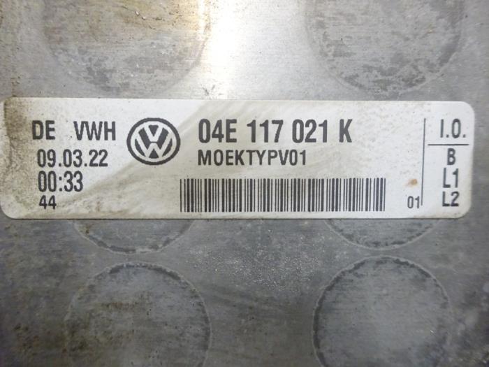 Oil cooler from a Volkswagen Golf VIII (CD1) 1.5 eTSI 16V 2022