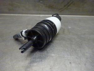 Used Windscreen washer pump BMW M5 (G30/F90) M5 xDrive 4.4 V8 32V TwinPower Turbo Price on request offered by Verhoef Cars & Parts