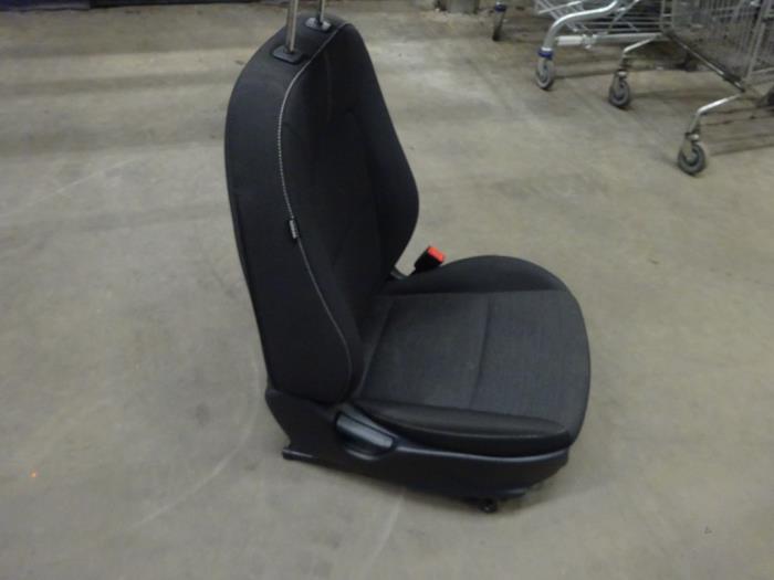 Seat, right from a Kia Picanto (JA) 1.0 12V 2018