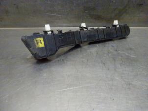 Begagnade Stötfångarfäste, höger bak Kia Picanto (JA) 1.0 12V Pris € 20,00 Marginaltabell erbjuds av Verhoef Cars & Parts