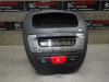 Radio CD Spieler van een Toyota Aygo (B10), 2005 / 2014 1.0 12V VVT-i, Fließheck, Benzin, 998cc, 50kW (68pk), FWD, 1KRFE, 2005-07 / 2014-05, KGB10 2012