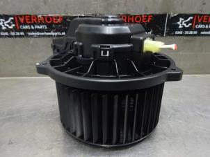 Usagé Moteur de ventilation chauffage Kia Rio IV (YB) 1.0i T-GDi 100 12V Prix sur demande proposé par Verhoef Cars & Parts