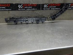 Używane Wspornik zderzaka lewy tyl Mitsubishi Outlander (GF/GG) 2.0 16V PHEV 4x4 Cena na żądanie oferowane przez Verhoef Cars & Parts
