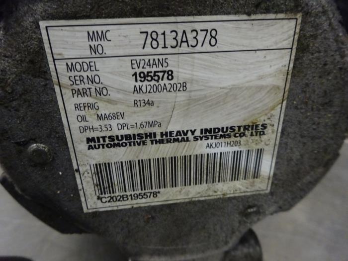 Bomba de aire acondicionado de un Mitsubishi Outlander (GF/GG) 2.0 16V PHEV 4x4 2016
