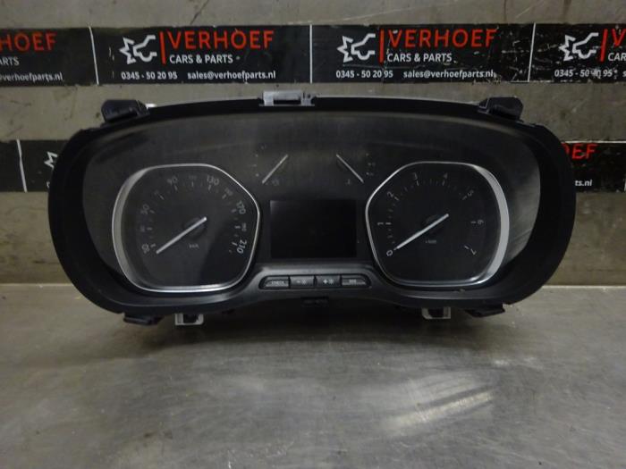Instrument panel from a Citroën Jumpy 1.6 Blue HDi 95 2019