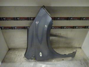 Used Front wing, right Nissan Note (E11) 1.4 16V Price € 100,00 Margin scheme offered by Verhoef Cars & Parts