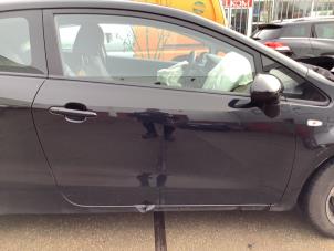 Used Door 2-door, right Kia Rio III (UB) 1.2 CVVT 16V Price on request offered by Verhoef Cars & Parts