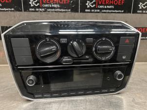 Używane Radioodtwarzacz CD Volkswagen Up! (121) 1.0 12V 60 Cena € 175,00 Procedura marży oferowane przez Verhoef Cars & Parts