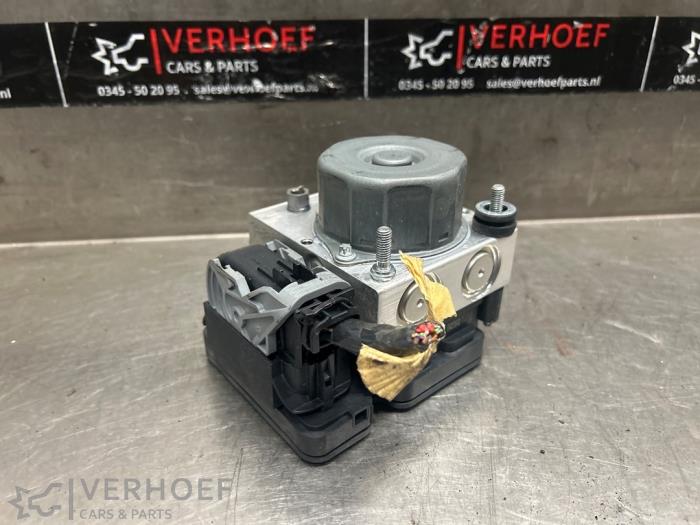 Usagé Bloc ABS Renault Clio IV (5R) 0.9 Energy TCE 90 12V Prix € 90,00 Règlement à la marge proposé par Verhoef Cars & Parts
