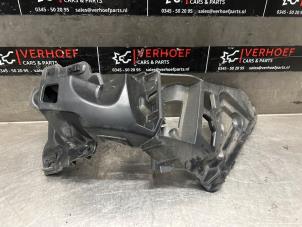 Used Rear bumper bracket, left Renault Clio IV (5R) 0.9 Energy TCE 90 12V Price on request offered by Verhoef Cars & Parts