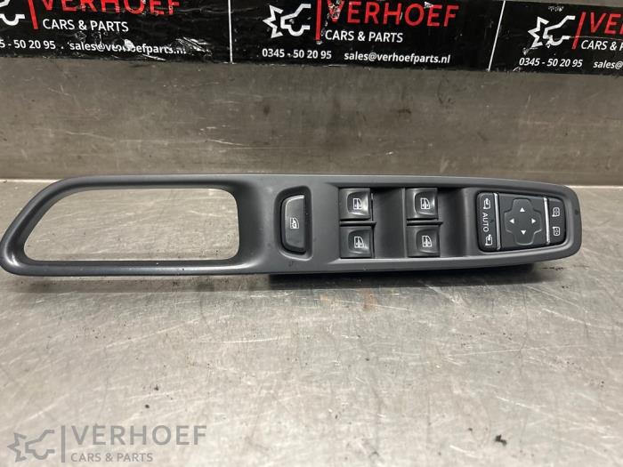 Usados Interruptor combinado de ventanillas Renault Clio IV (5R) 0.9 Energy TCE 90 12V Precio € 50,00 Norma de margen ofrecido por Verhoef Cars & Parts