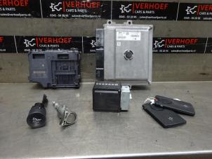 Used Set of cylinder locks (complete) Renault Captur (2R) 0.9 Energy TCE 12V Price on request offered by Verhoef Cars & Parts
