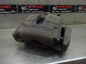 Begagnade Främre bromsok, höger BMW X3 (E83) 3.0i xDrive 24V Pris € 60,00 Marginaltabell erbjuds av Verhoef Cars & Parts